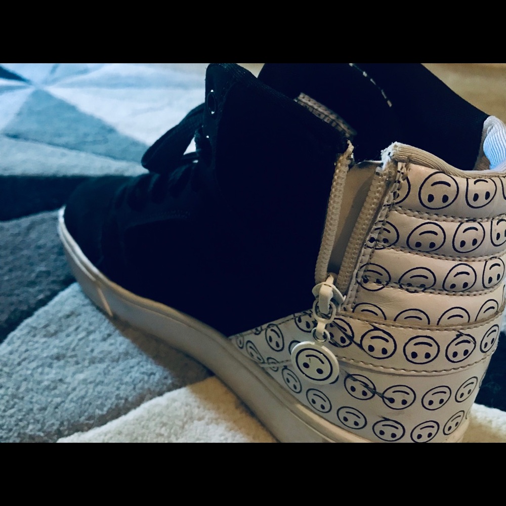 Unique Mija Heely Shoes